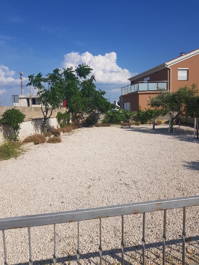 Astra Daire Vir Dış mekan fotoğraf